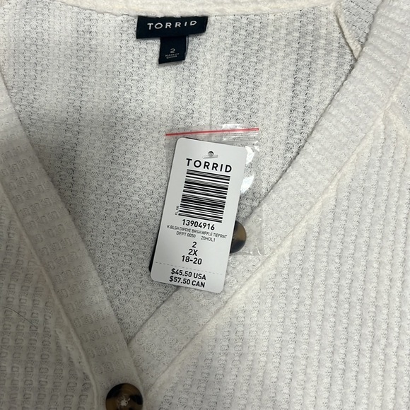 torrid button up front shirt NEW - Picture 2 of 3